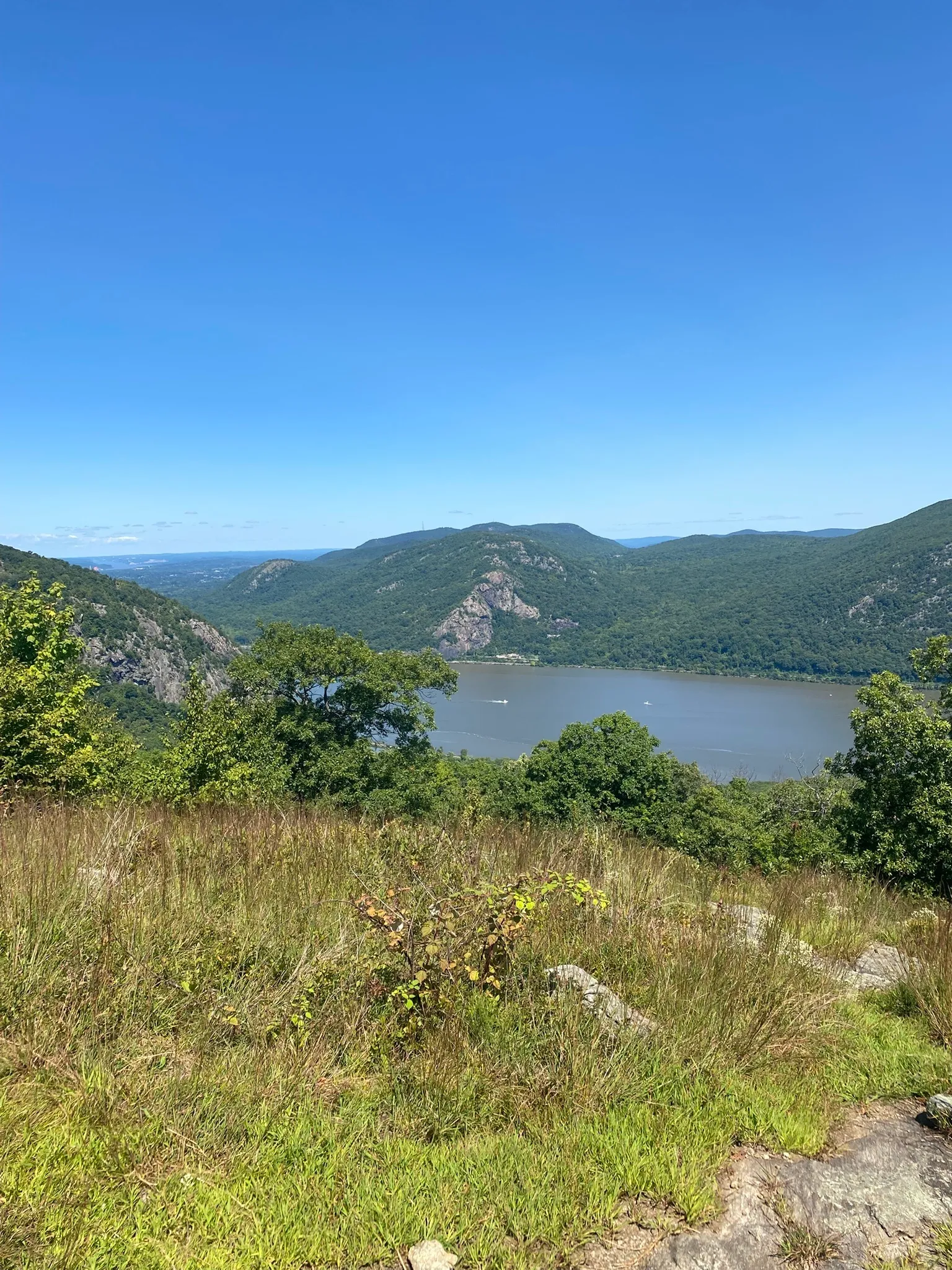 Storm King North Point and Pitching Point Loop via Storm Castle Highway at Storm King State Park